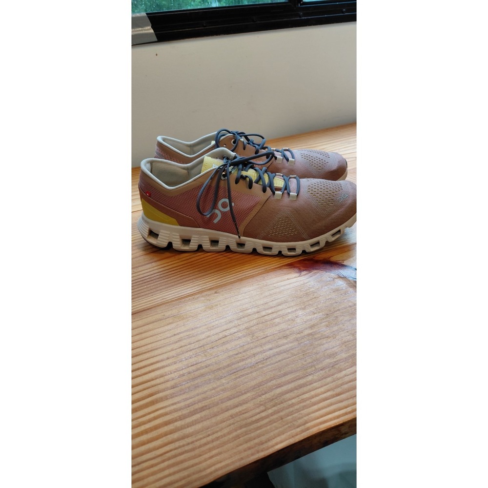 on cloud Tennis shoes women  Size 11 Running Shoes